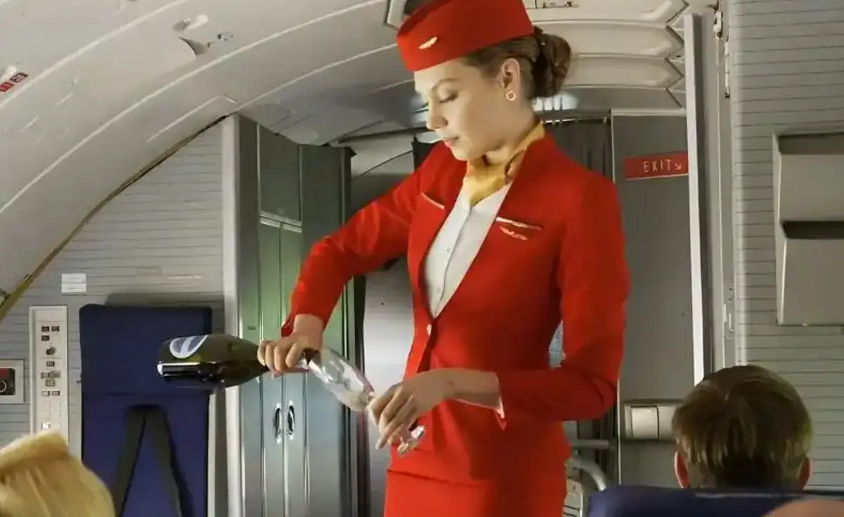 《法国空乘4》法版高清完整版在线观看 - 全集未删减4K免费播放 - 2026法国空乘
