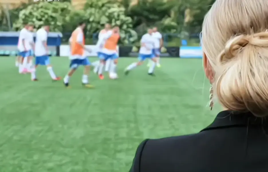 《足球队的女老板们》无删减免费播放-法国电影Footballers'Moms全集HD