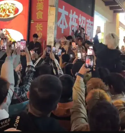 爆火出圈《长沙解放西,女子举止不当》无删减无遮挡原片直出每帧都高能该说不说大城市的质感真的不一样《长沙解放西女子举行不当》网盘资源秒速获取无需注册一键播放全程免费无套路在线观看.....